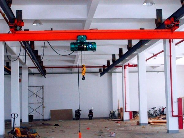 單梁起重機(jī)架設(shè)時(shí)的注意事項(xiàng)